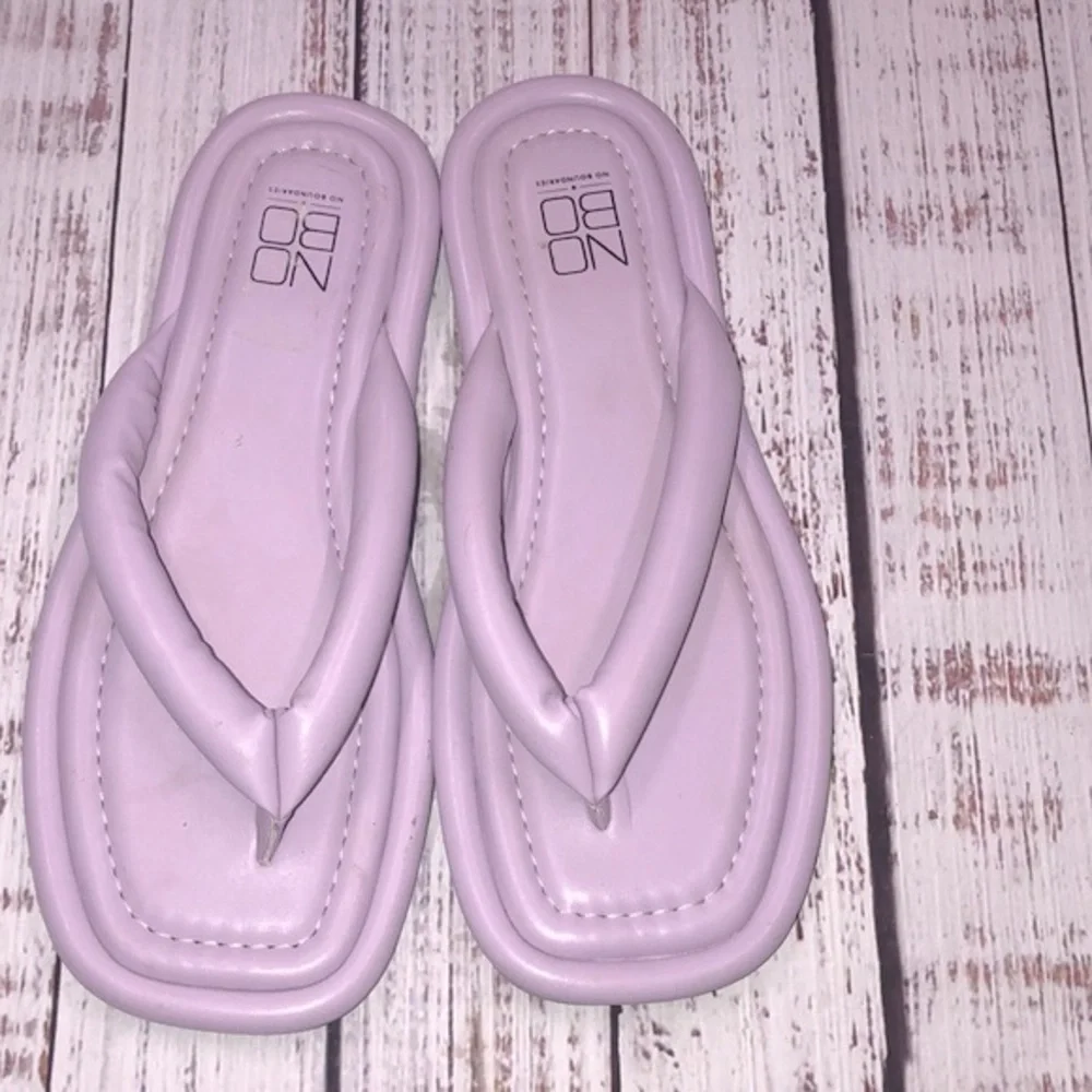 No Boundaries lavender flip flops size 8